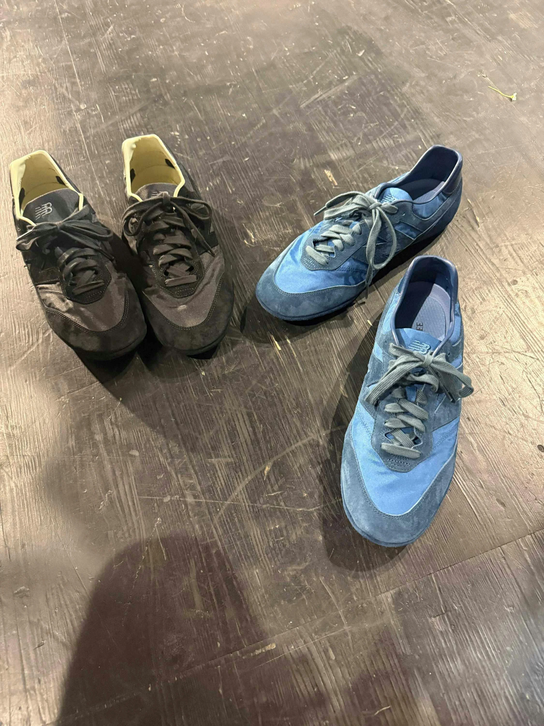 AURALEE так хорошо улучшает кроссовки New Balance, что разработала собственную модель