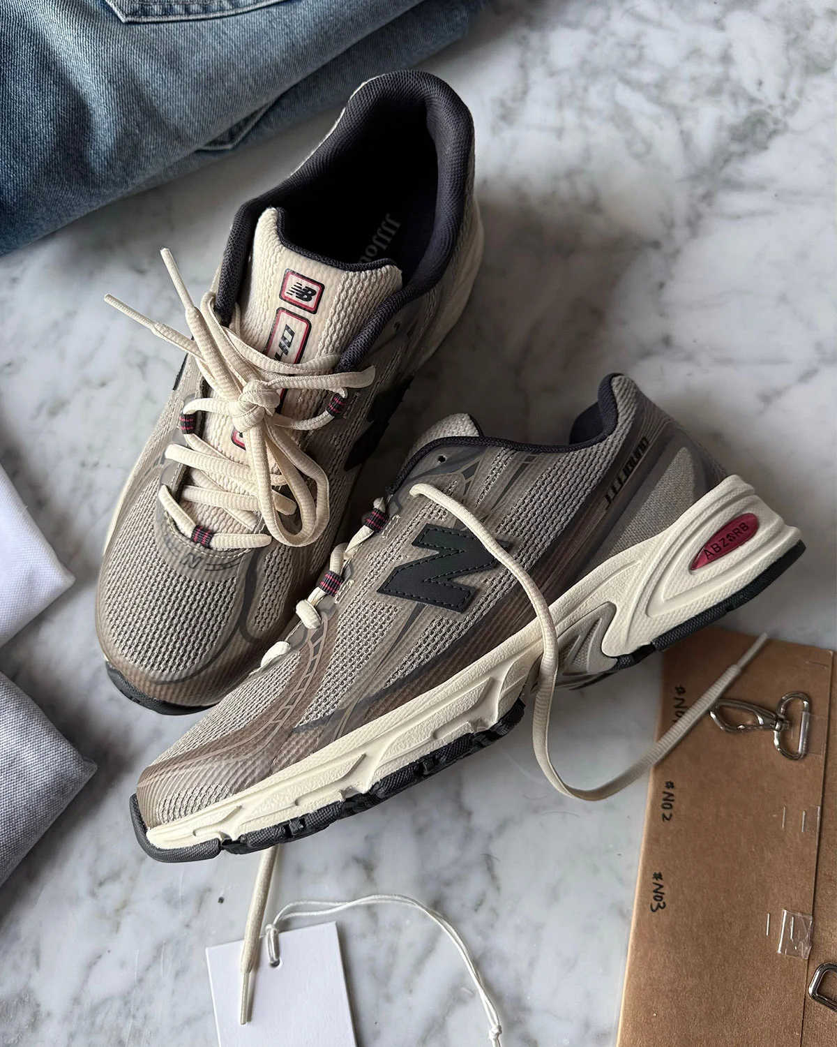 JJJJound привносит свой фирменный цвет “Гриб” в New Balance 740N