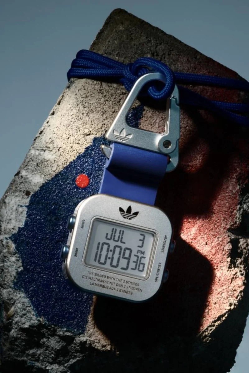 adidas Originals представляет часы ADAPTIK ONE с карабином