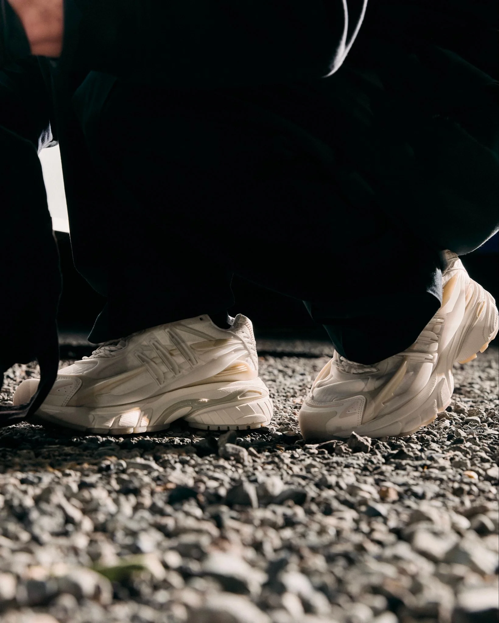После эксклюзивного релиза в Чикаго adidas и Pharrell выпустят Triple White Jellyfish в июле