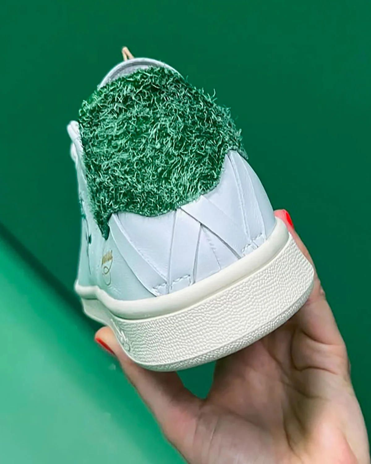Willy Chavarria показал коллаборацию adidas Stan Smith на Неделе моды в Париже