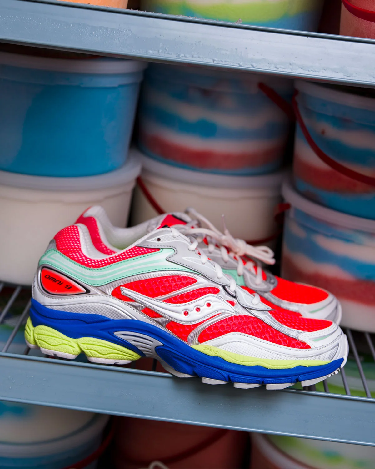 Скейтбордист Джимми Горекки представляет капсулу Saucony Progrid Omni 9 “Water Ice” с Lapstone
