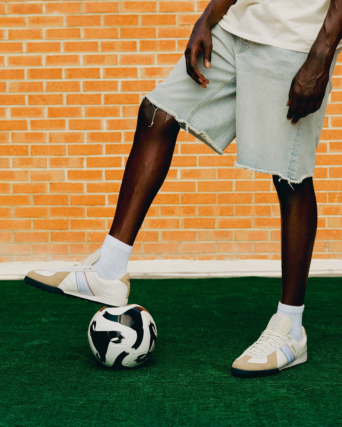 The Whitaker Group соединяет два знаковых силуэта adidas с BW Mundial