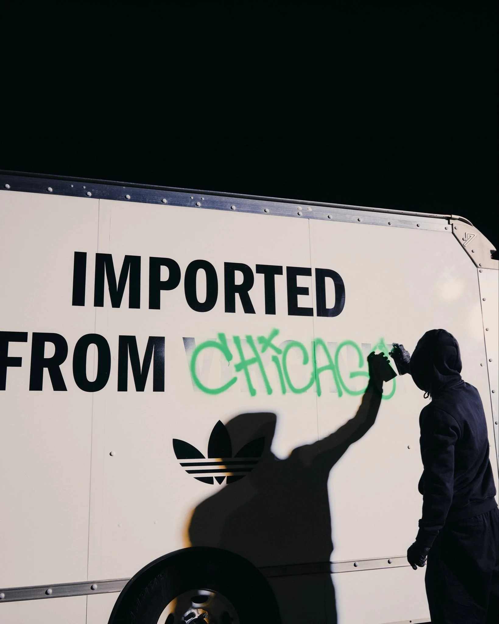 После эксклюзивного релиза в Чикаго adidas и Pharrell выпустят Triple White Jellyfish в июле