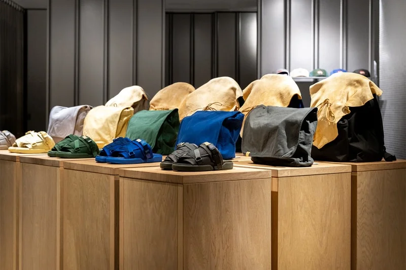 visvim продолжает свою двухдесятилетнюю одержимость CORDURA: новые сандалии, кепки и одежда в рамках второй капсулы "ALL TOTE"