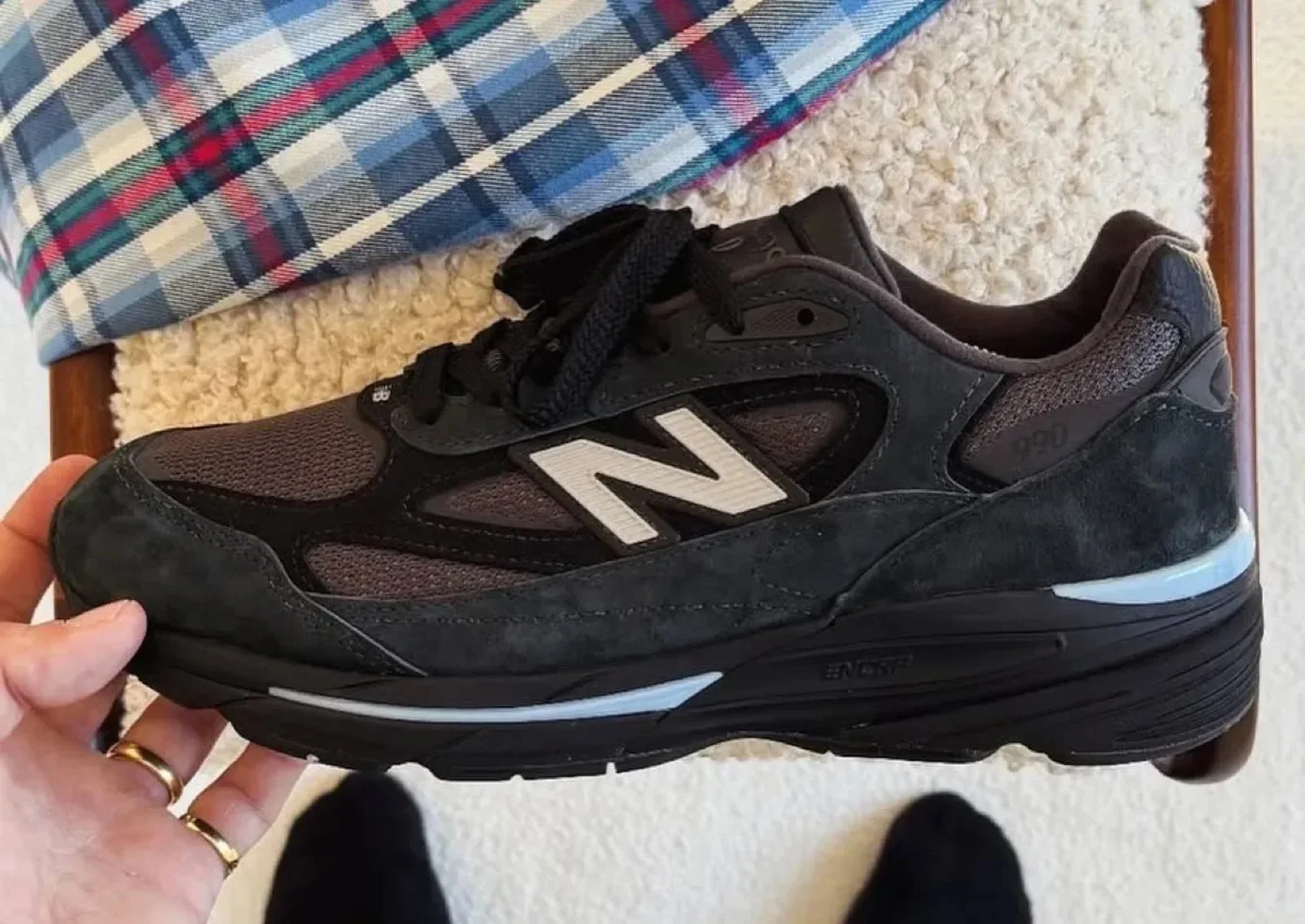 Запуск New Balance 990v7 “Black”: дата и детали