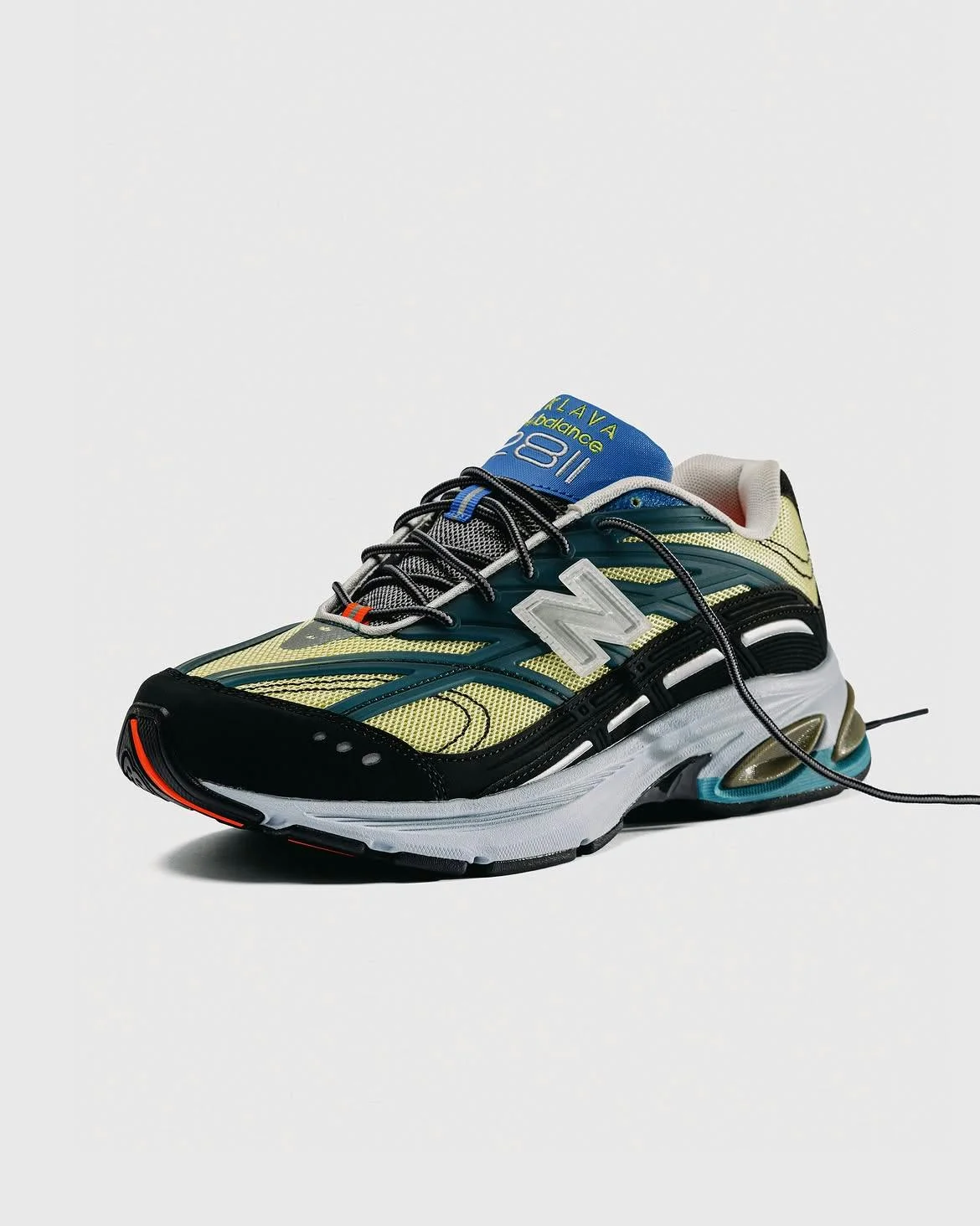 Эта коллаборация New Balance — кроссовки для треккинга, для пап и прототипа из научной фантастики одновременно