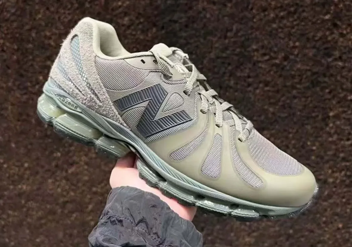 Stone Island представит две версии New Balance 1890