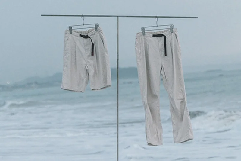 nonnative и Gramicci переосмысляют легкие брюки из дышащего льняного оксфорда на лето
