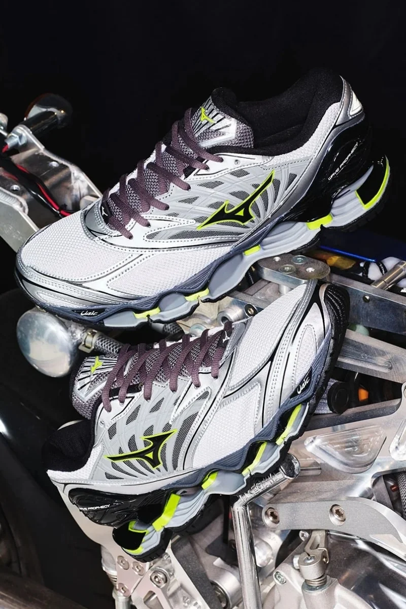Mizuno Wave Prophecy LS в эксклюзивных цветах KICKS LAB