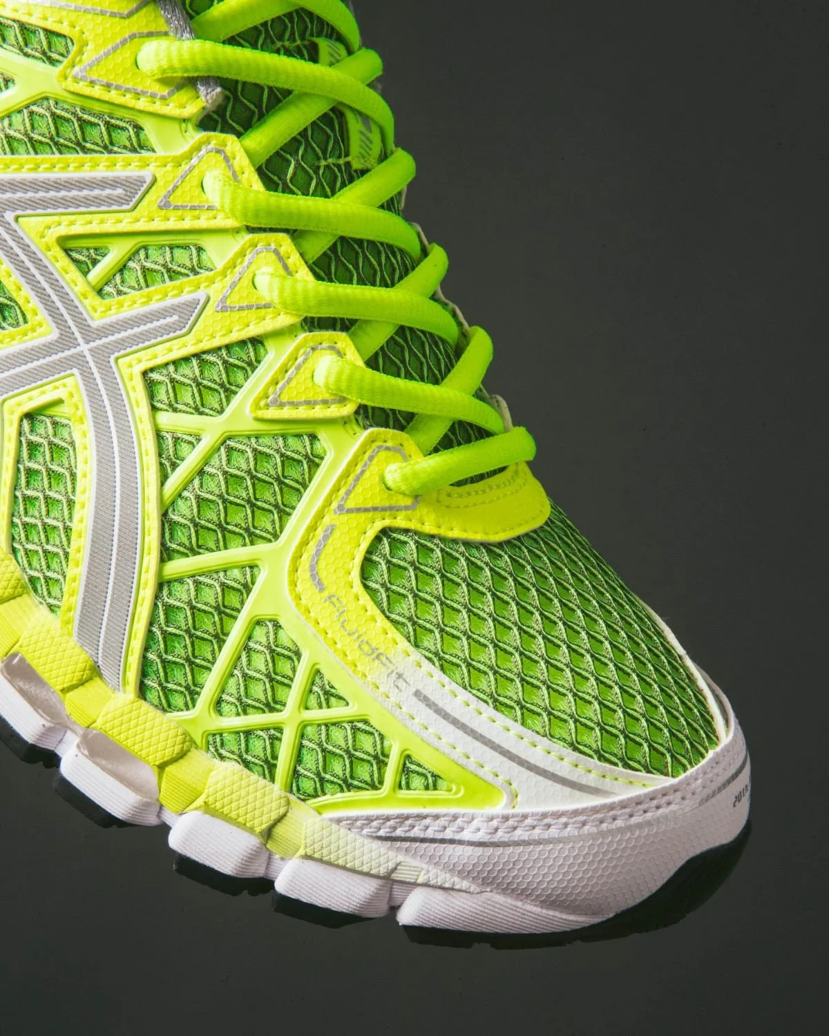 Яркие шаги: пятая коллаборация Asics и Up There