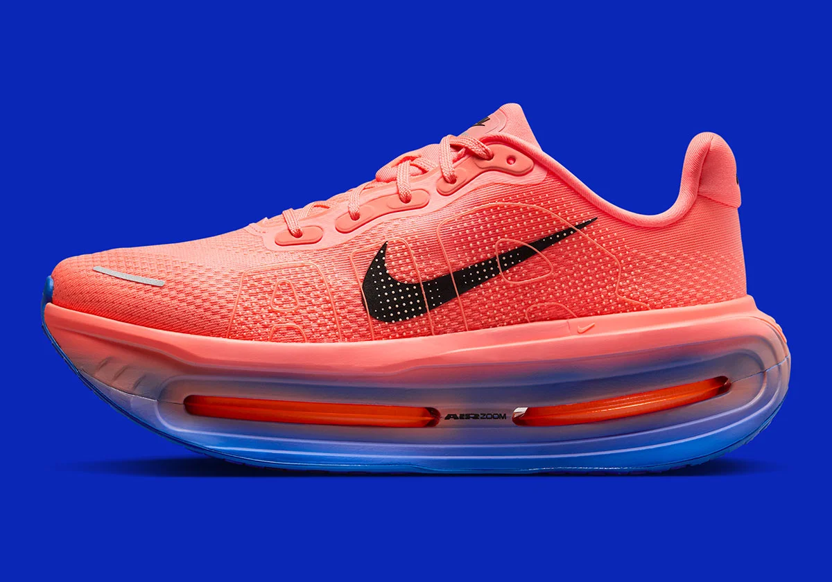 Кроваво-красный и синий танцуют на Nike Vomero Premium