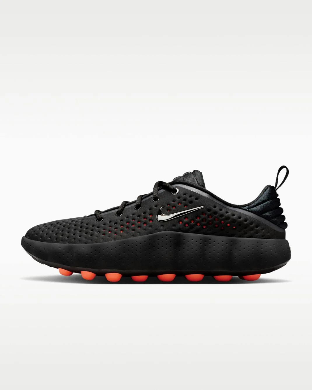 Последняя футуристическая модель кроссовок Nike может оказаться умнее вас