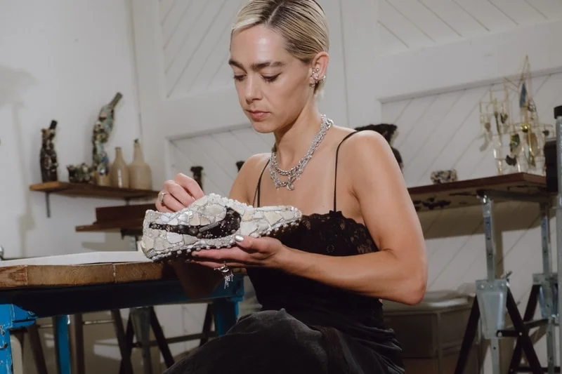 Лондонский ювелир Эмили Фрэнсис Барретт переосмысляет Nike Moon Shoe