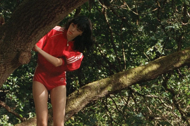 adidas Originals и Simone Rocha соединяют спортивный стиль и романтику в FW26