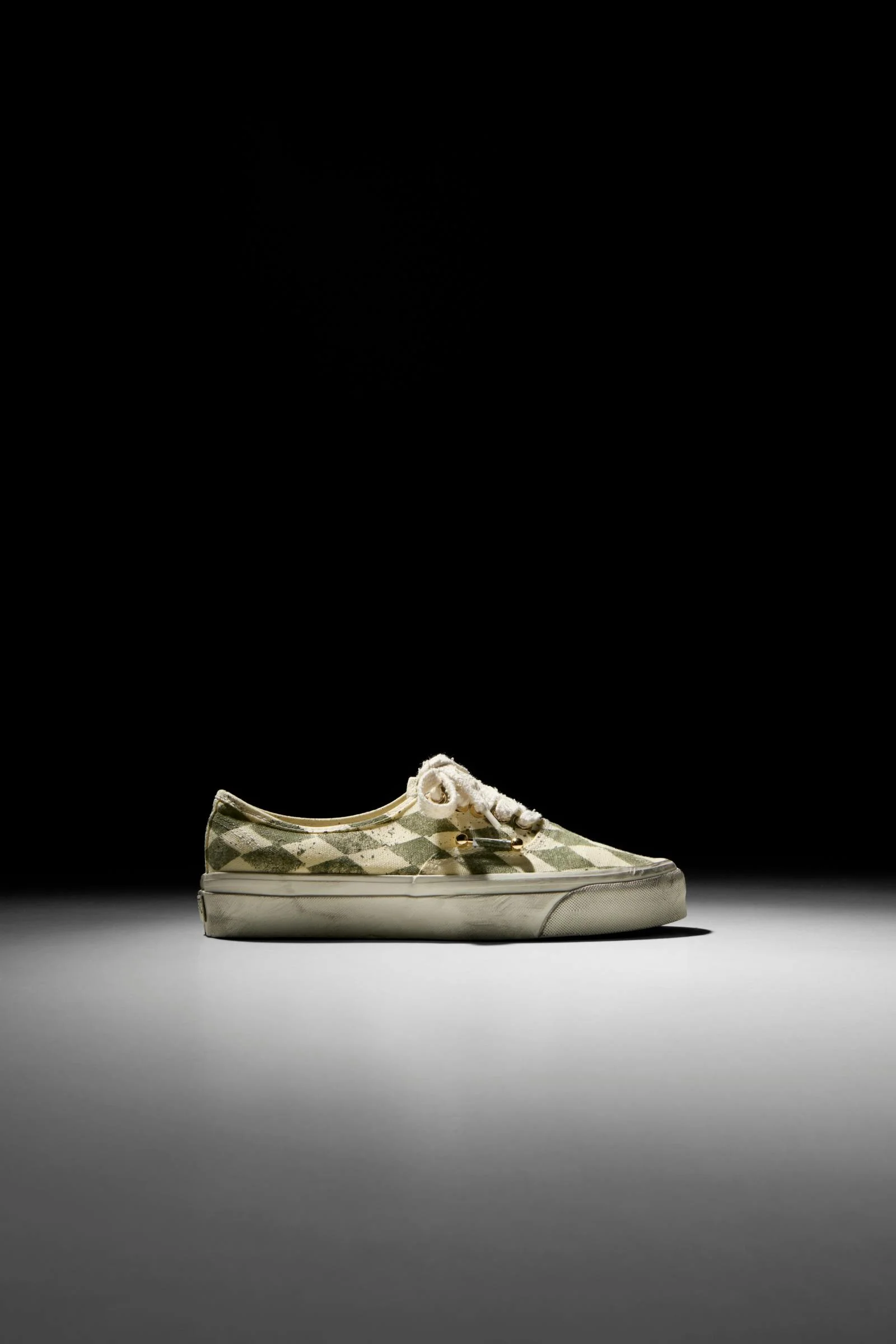 Эти ультрароскошные скейт-кроссовки Vans с ручной перфорацией и заплатками