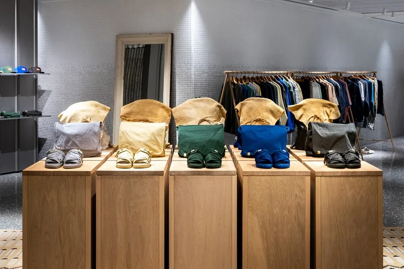 visvim продолжает свою двухдесятилетнюю одержимость CORDURA: новые сандалии, кепки и одежда в рамках второй капсулы "ALL TOTE"