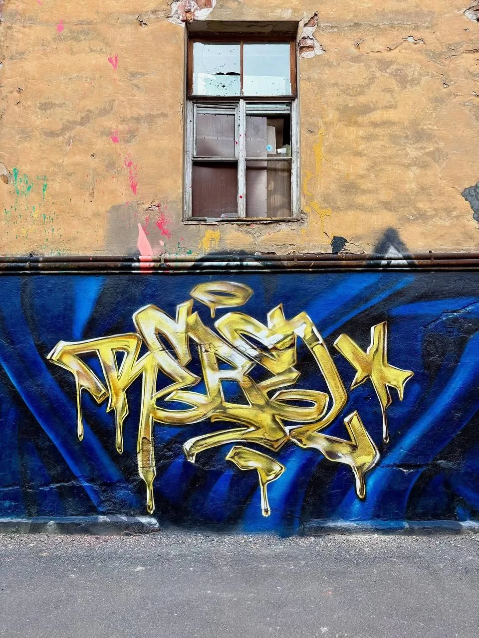 Подборка аэрозольных работ петербургского райтера Rebel813