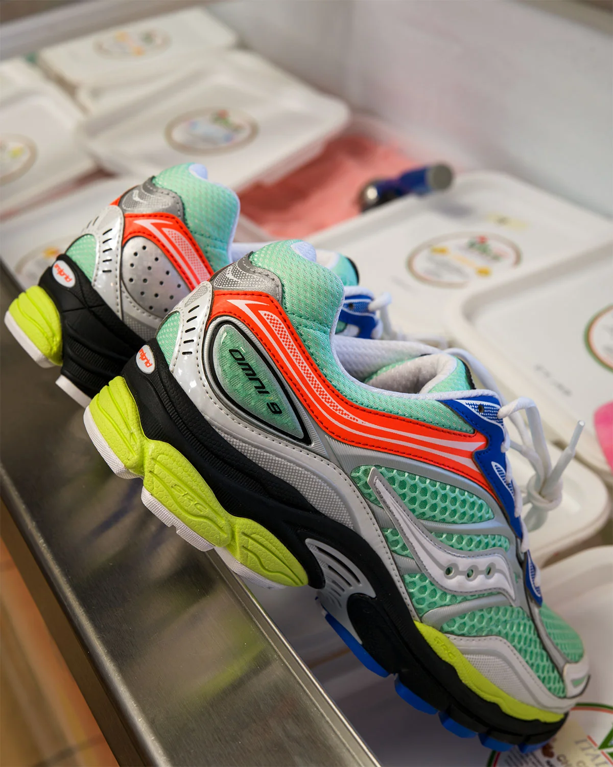 Скейтбордист Джимми Горекки представляет капсулу Saucony Progrid Omni 9 “Water Ice” с Lapstone