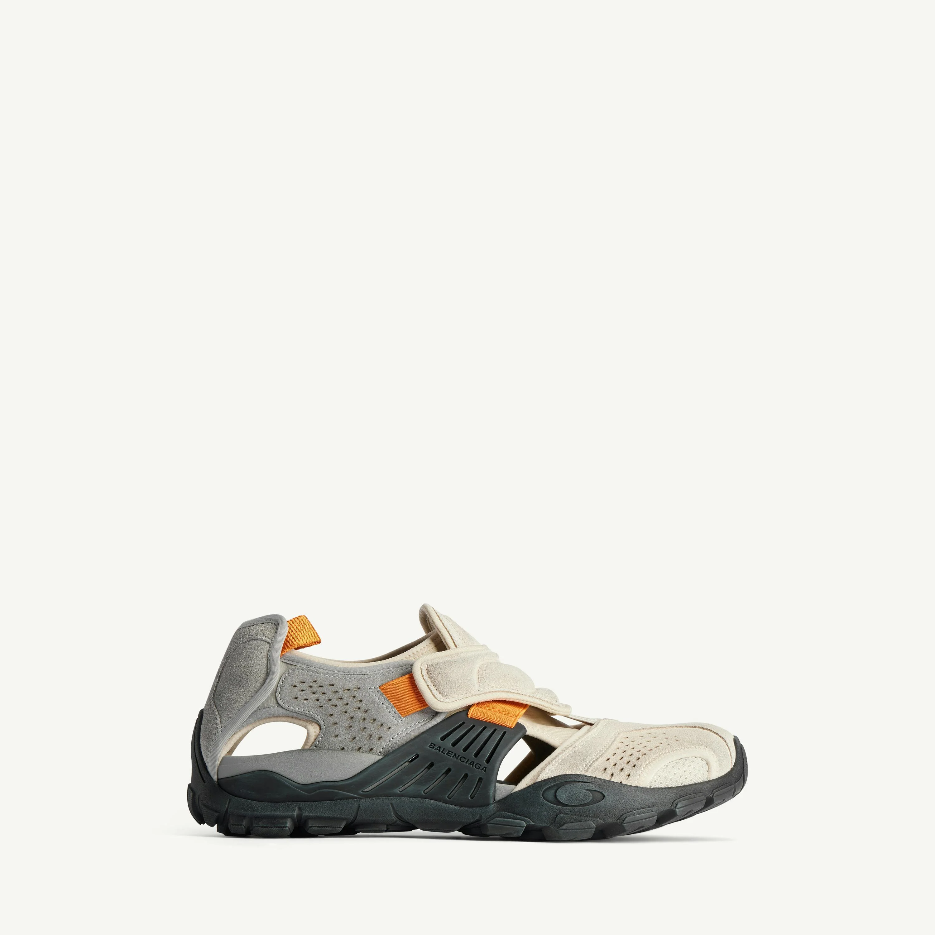 Этот странно нормальный сандал — новая sneaker-версия Balenciaga без Демны