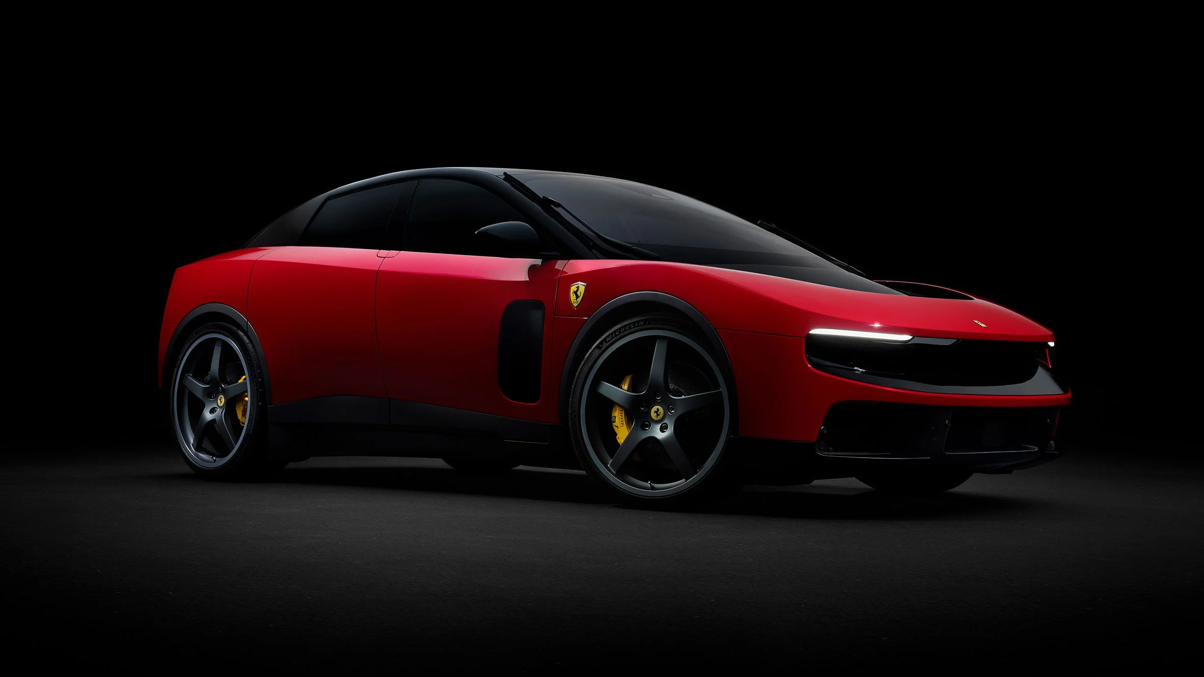 Первый электрический Ferrari: Luce с аэродинамической оболочкой и стеклянным кузовом
