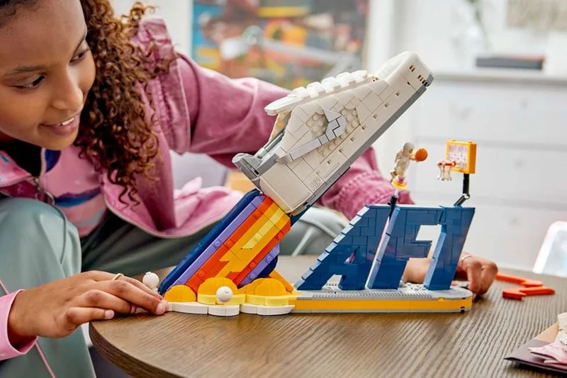 LEGO и Nike представляют набор для сборки кроссовок Air Force 1 в космической тематике