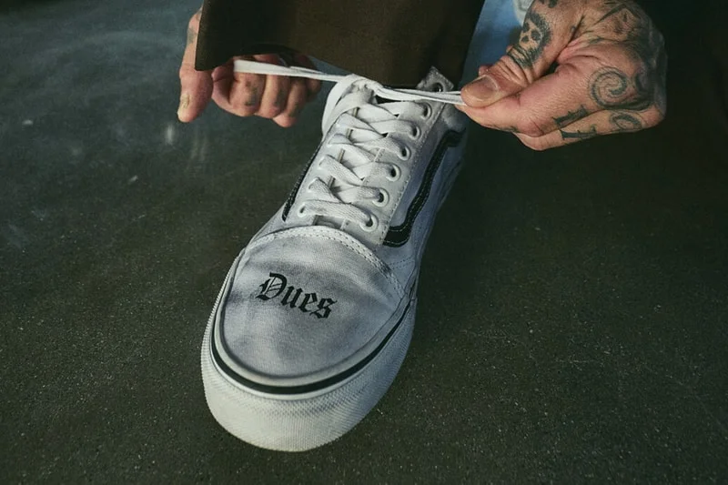 Трэвис Баркер переосмысляет Vans Old Skool в чистом белом цвете