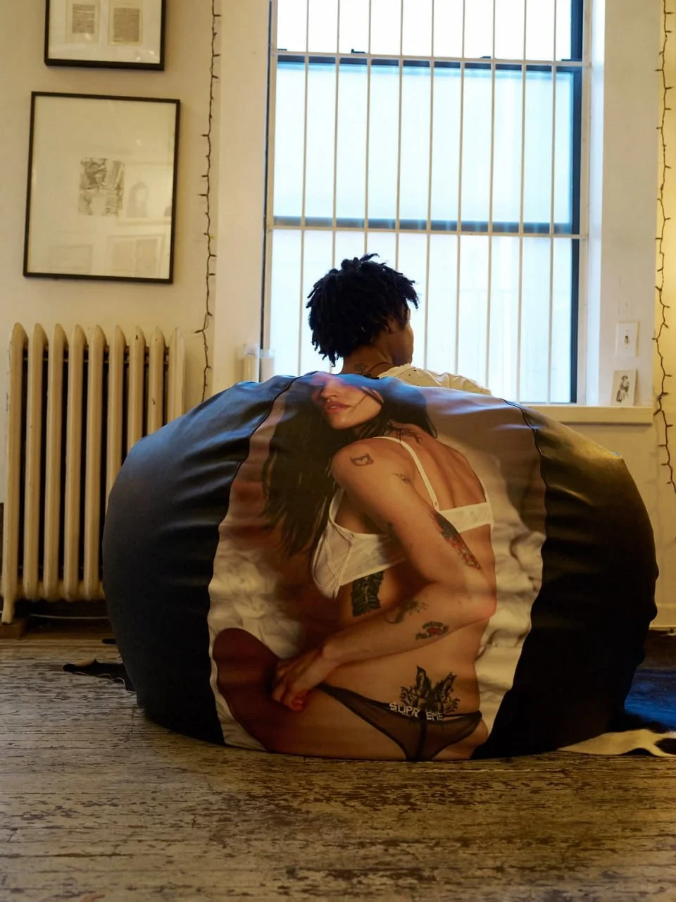 Берегите своих индислизней — новая капсула Supreme x Larry Clark FW26 с обнажённой Габбриэтт