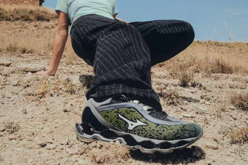 Mizuno запускает кампанию Infinity с коллекцией Wave Prophecy “Burning Dust”