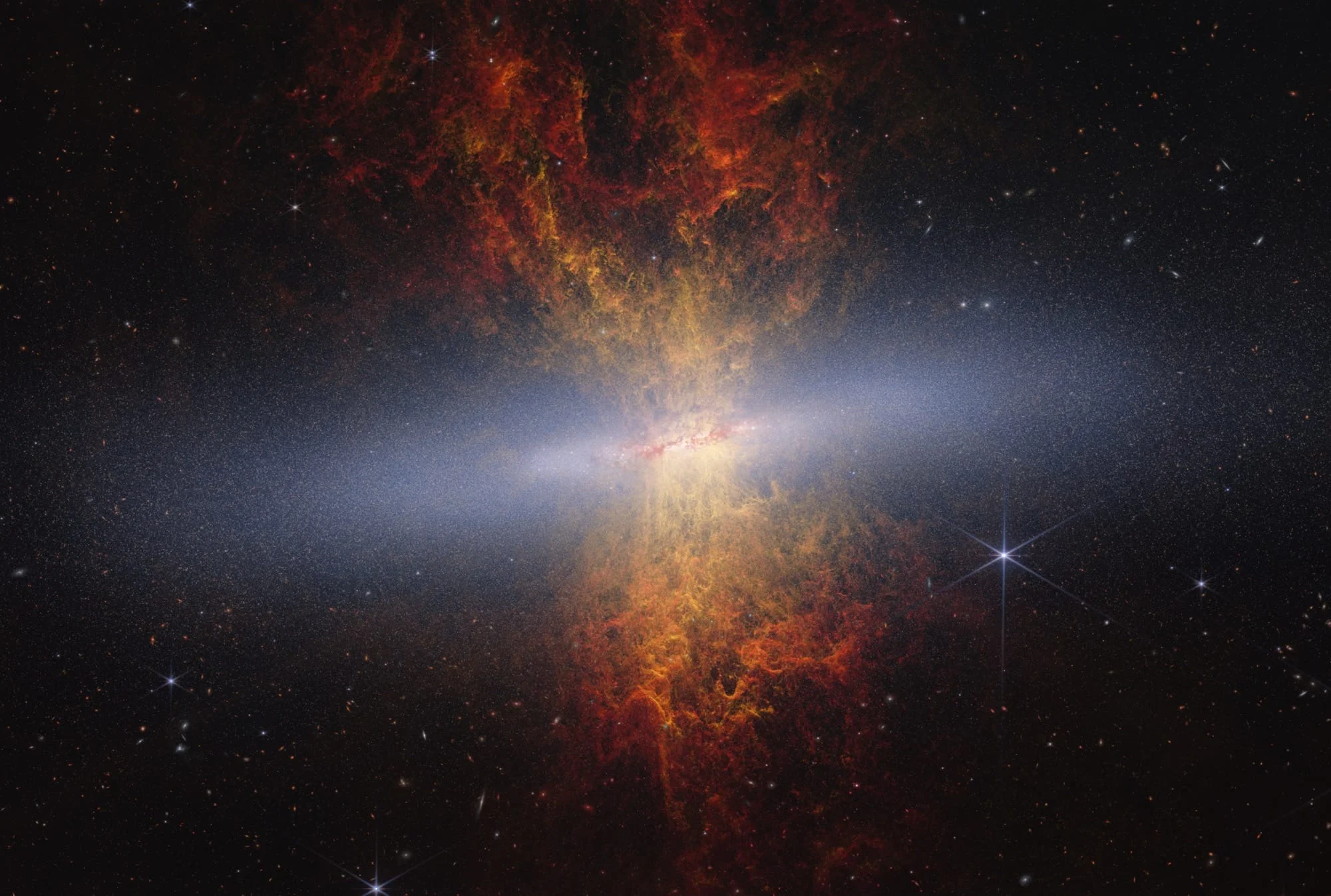 NASA запечатлела 16,5 миллиона звёзд в галактике Сигара с помощью нового изображения в 223 мегапикселя