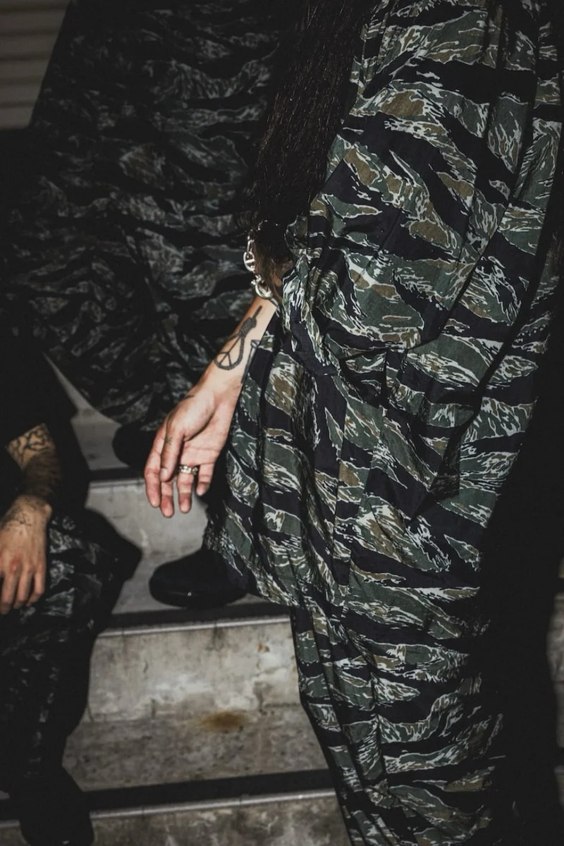 TEATORA и BEAMS объединили усилия в капсуле с Tiger Camo и почти невесомым HOVER LAYER