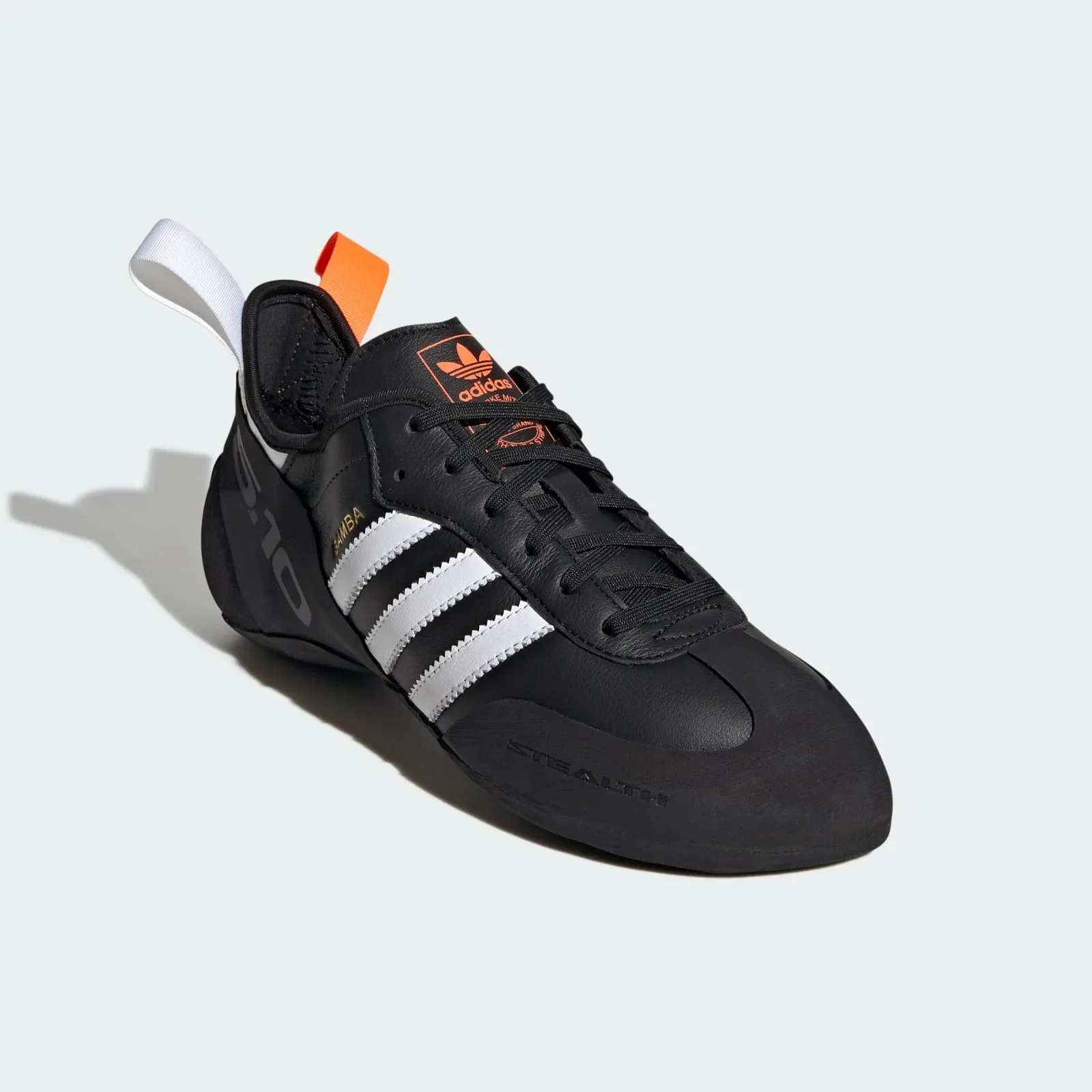 adidas Samba теперь и для скалолазания — релиз 6 октября
