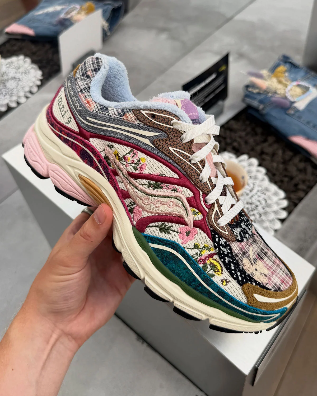Saucony Lifestyle представляет свои кроссовки SS27 на Неделе моды в Париже