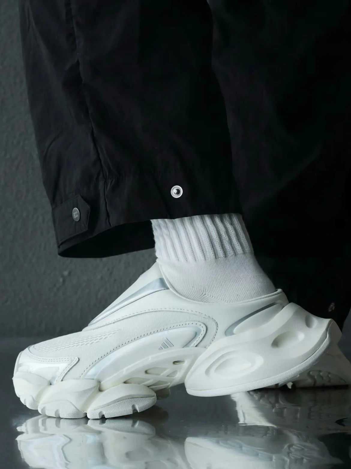 Клог adidas Extra-Large Slip-On — не с этой планеты