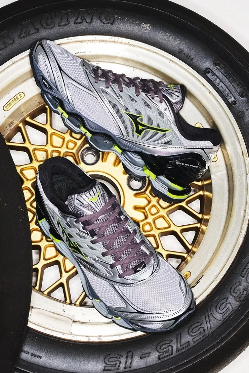 Mizuno Wave Prophecy LS в эксклюзивных цветах KICKS LAB