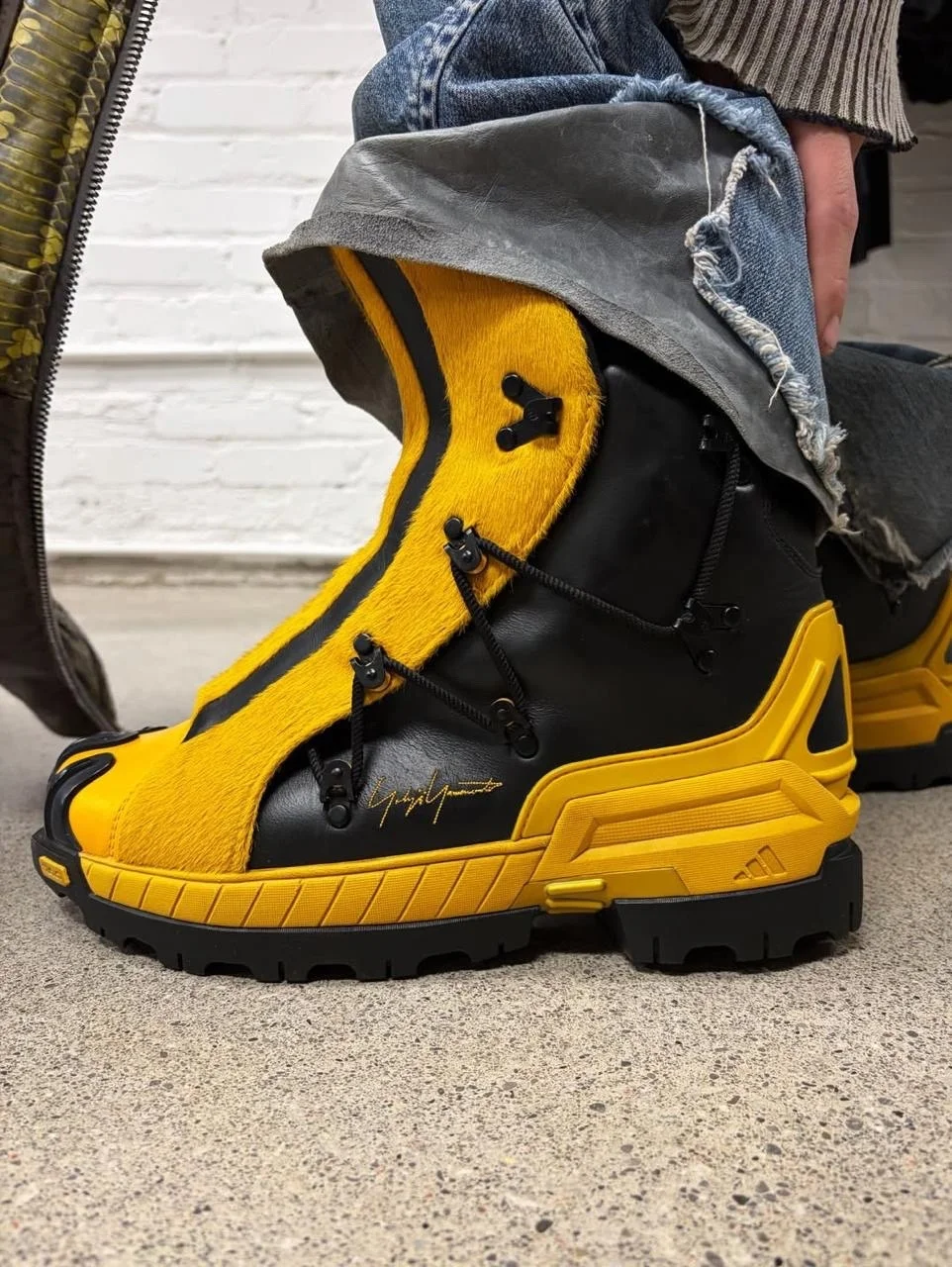 Треккинговые ботинки adidas и Yohji Yamamoto: безумие, вдохновлённое автокраном