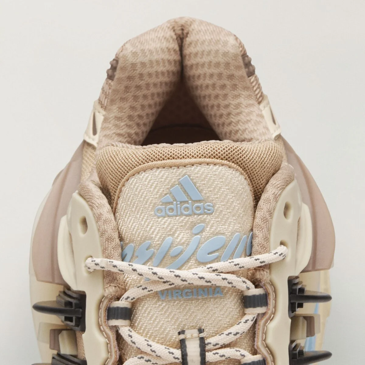 Фаррелл Уильямс x adidas Adistar Jellyfish “Кристальный Песок”