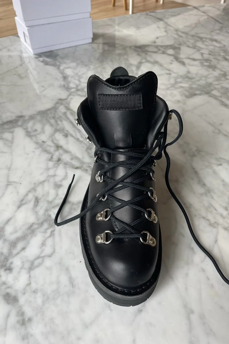 JJJJound и Danner вновь объединяются для коллаборации Mountain Light на FW26