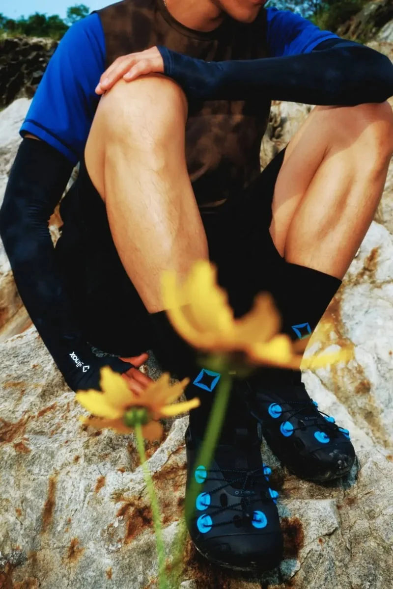 Helinox x Crocs: Клоги Quick Trail с «СИЯЮЩИМ ВСПЛЫВОМ» Jibbitz
