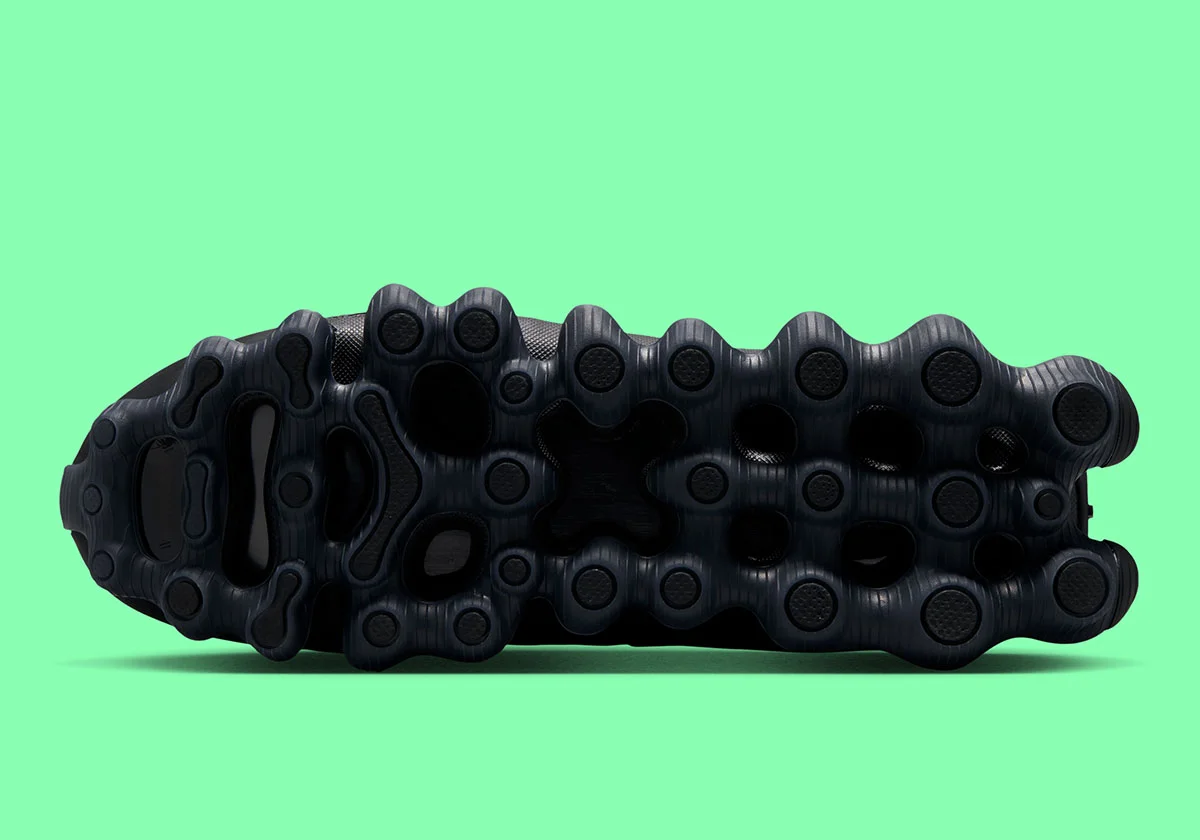 Nike Air Liquid Max в стиле “Трипл Блэк” остаётся на волне