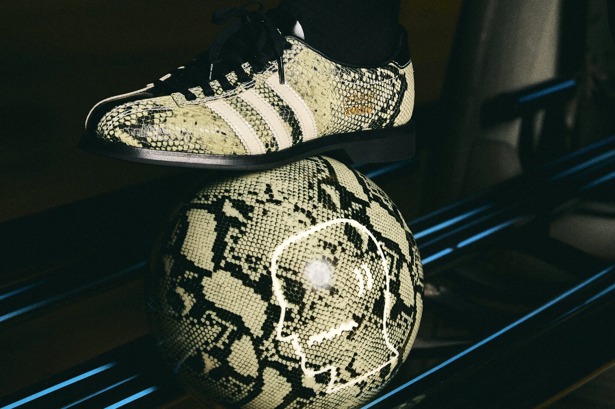 Brain Dead x adidas Samba Bowling “Змеиная кожа”