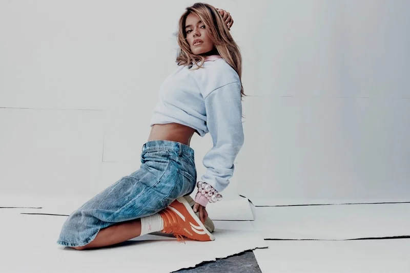 Karol G представляет новую цветовую палитру Reebok Freestyle Hi