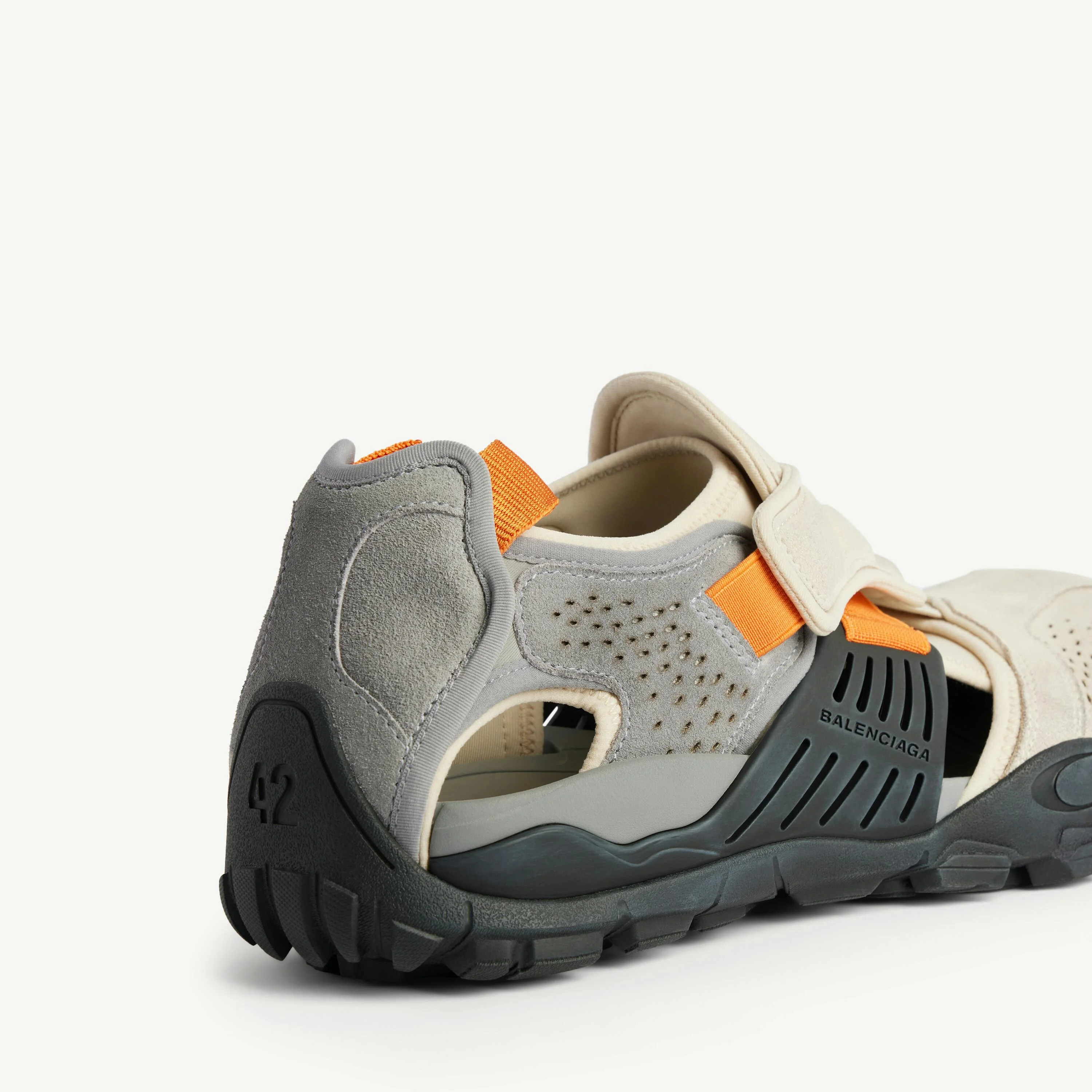 Этот странно нормальный сандал — новая sneaker-версия Balenciaga без Демны