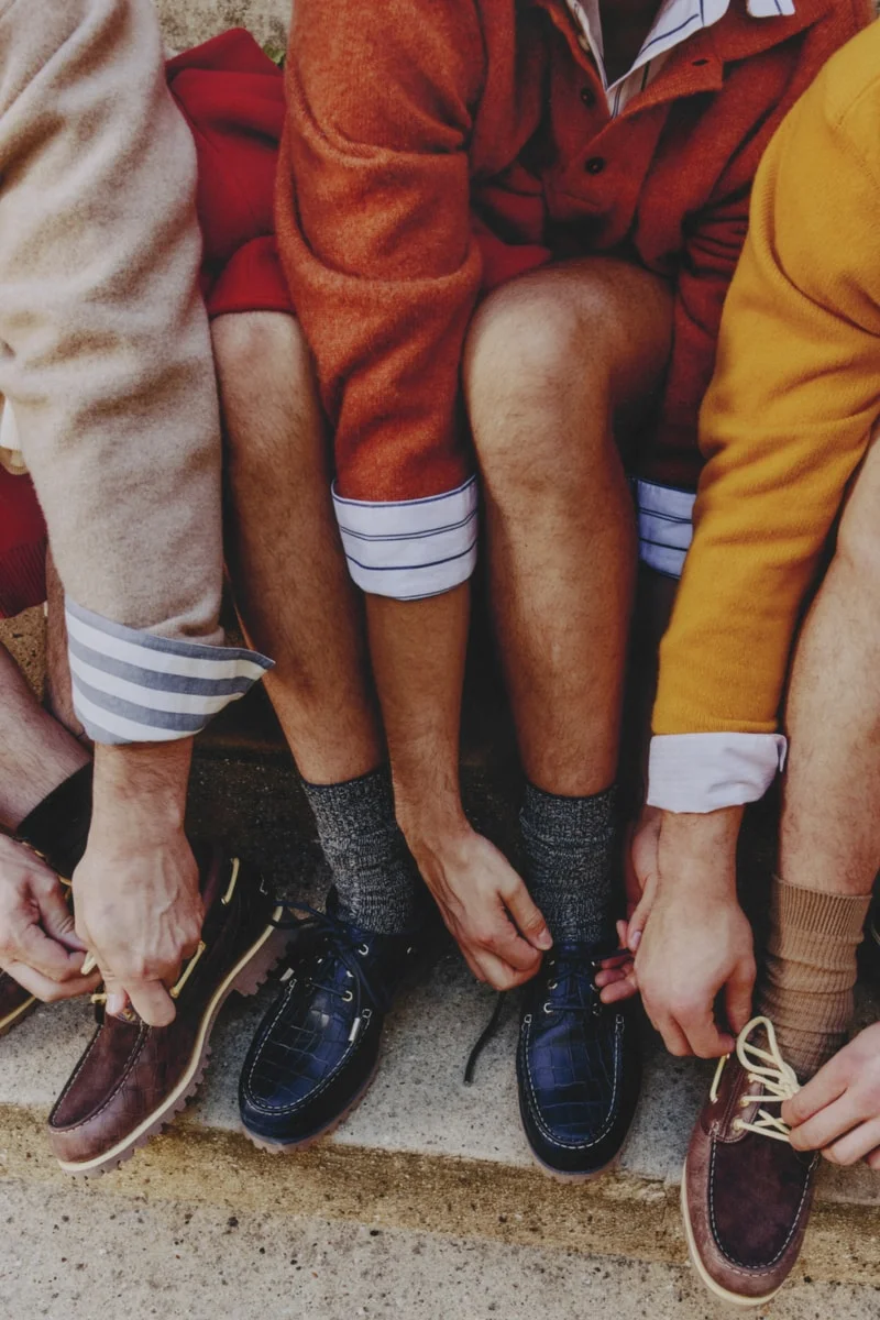 Timberland и Jacquemus переосмысляют классические лодочки с эффектом крокодила