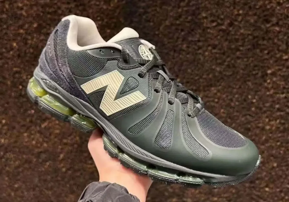 Stone Island представит две версии New Balance 1890