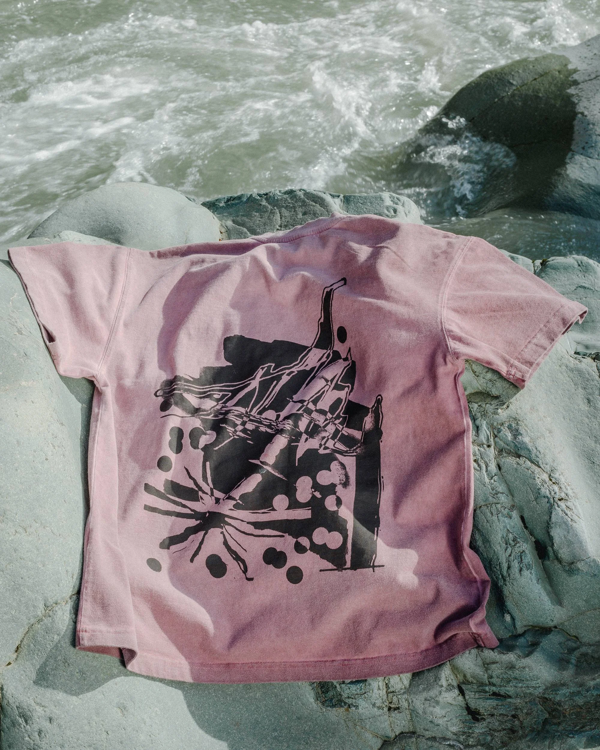 Хайлайты из майского дропа: новые оттенки Garment Dyed в естественной среде обитания