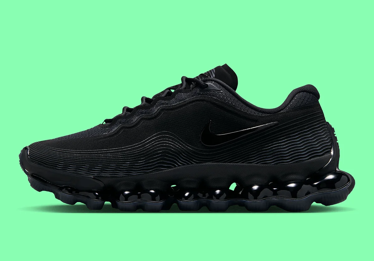 Nike Air Liquid Max в стиле “Трипл Блэк” остаётся на волне