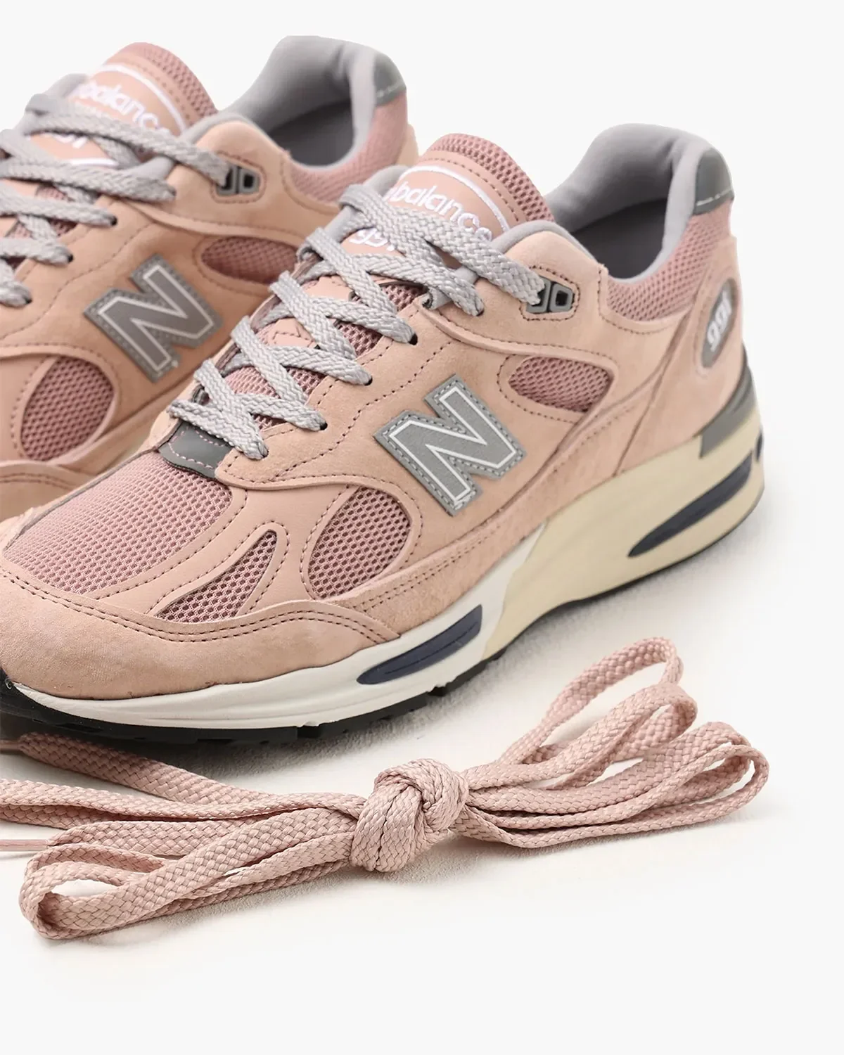 Новые New Balance 991v2 “Mahogany Rose” выйдут летом 2026 года
