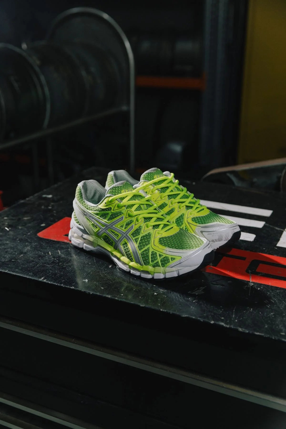 Яркие шаги: пятая коллаборация Asics и Up There