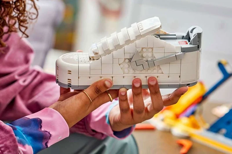 LEGO и Nike представляют набор для сборки кроссовок Air Force 1 в космической тематике